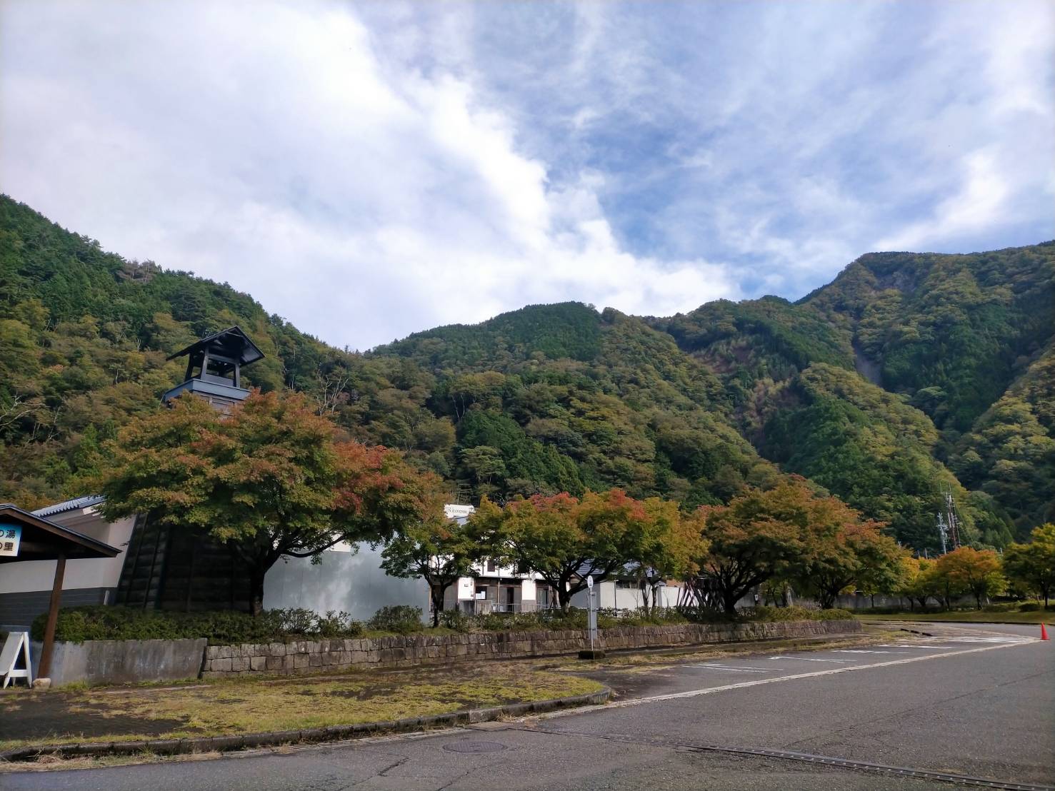 【2024年10月19日現在】梅ヶ島温泉郷の紅葉状況